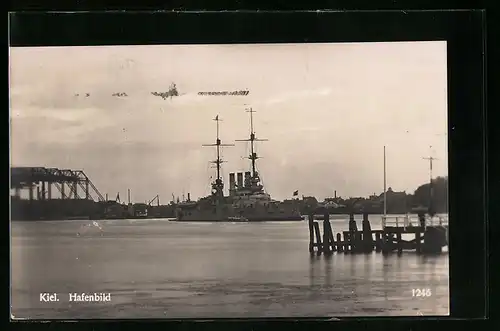 AK Kiel, Hafenbild mit Kriegsschiff