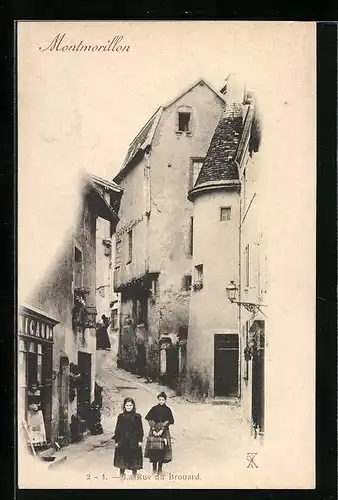 AK Montmorillon, La Rue du Brouard