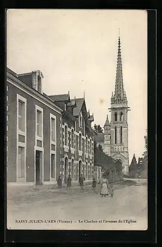 AK Saint-Julien-L`Ars, Le Clocher et l`avenue de l`Eglise