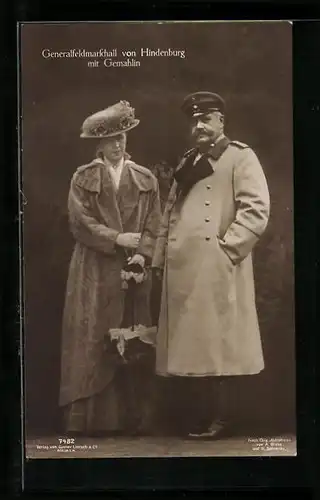 AK Generalfeldmarschall Paul von Hindenburg mit Gemahlin