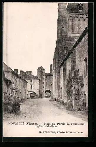 AK Nouaille, Place du Parvis de l`ancienne Eglise abbatiale