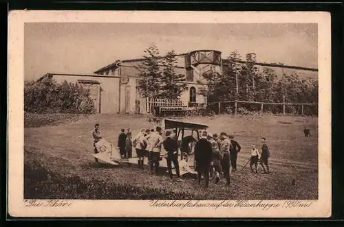 AK Wasserkuppe / Rhön, Unterkunftshaus, Segelflugzeug am Boden