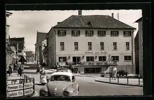 AK Isny i. Allgäu, Bergtorstrasse, Gasthof zum Hirsch, Auto VW-Käfer