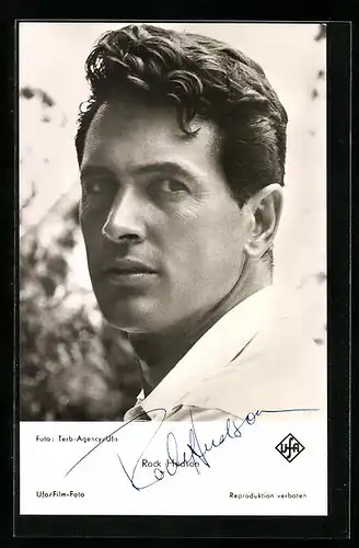 AK Schauspieler Rock Hudson mit Blick zur Kamera, Autograph