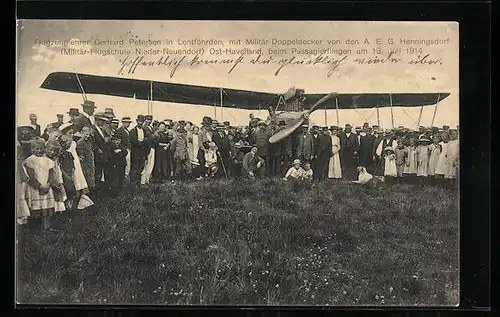 AK Lentföhrden, Flugzeuglehrer Gerhard Petersen in Lentföhrden, mit Militär-Doppeldecker v.d. AEG Henningsdorf