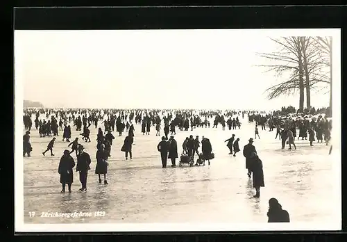 AK Zürich, Zürichseegefrörne 1929, Anwohner auf dem Eis