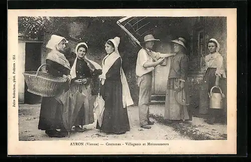 AK Ayron, Costumes, Villageois et Moissoneurs