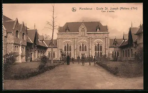 AK Maredsous, Ecole St. Joseph (Mètiers d`Art), Cour d`entrèe