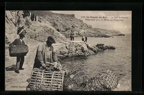AK La Pointe du Raz, Le Port de Bestrée, Préparatifs pour la Pêche aux Langoustes