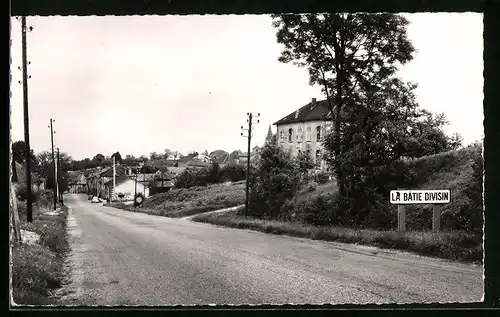 AK La Batie Divisin, Entrée du Village