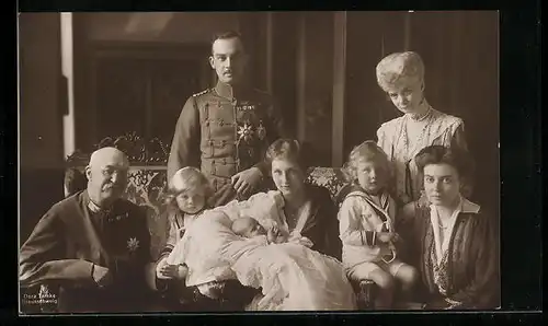 AK Familienportrait um Ernst August von Braunschweig und Cumberland