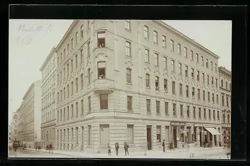 Foto-AK Wien, Neustiftgasse, Haus mit Geschäften