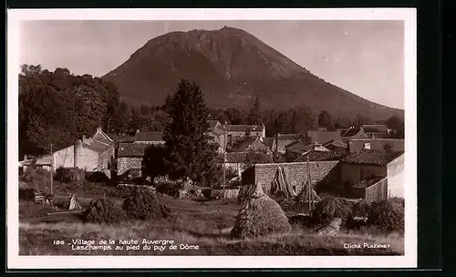 AK Laschamps, Village au pied du puy de Dome