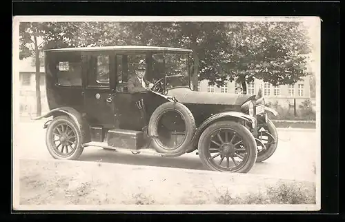 Foto-AK Fahrer in seinem Auto