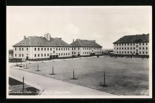 AK Crossen /Oder, Blick auf die Infanterie-Kaserne