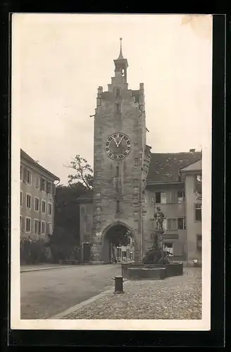 AK Diessenhofen, Siegelturm mit Stadtbrunnen