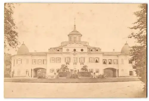 Fotografie unbekannter Fotograf, Ansicht Weimar, Blick auf das Schloss Belvedere, 1883