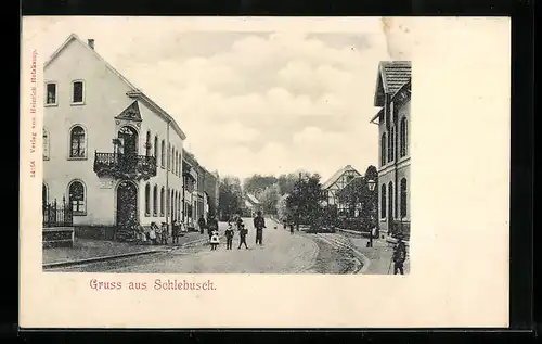 AK Schlebusch, Spielende Kinder auf der Strasse vor einem Wohnhaus