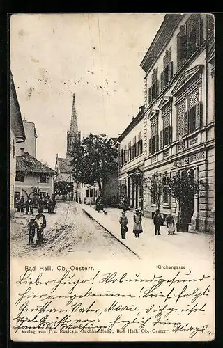 AK Bad Hall, Blick in die Kirchengasse mit Passanten und Militär Kurhaus