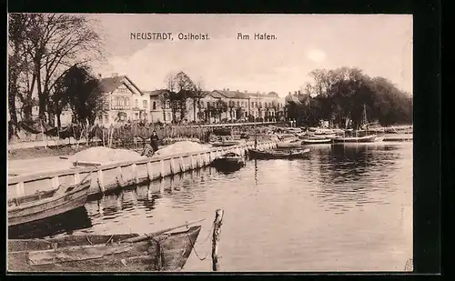 AK Neustadt /Ostholst., Häuserpartie am Hafen