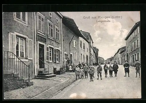 AK Rixingen /Lothr., Langestrasse mit Anbewohnern