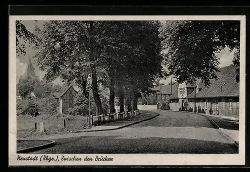 AK Neustadt / Rbge., Strassenpartie zwischen den Brücken