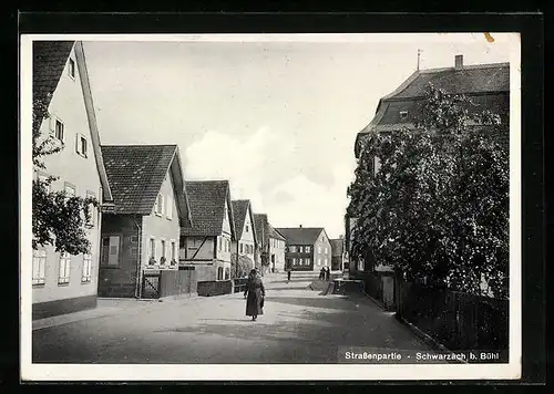 AK Schwarzach b. Bühl, Strassenpartie mit Passanten