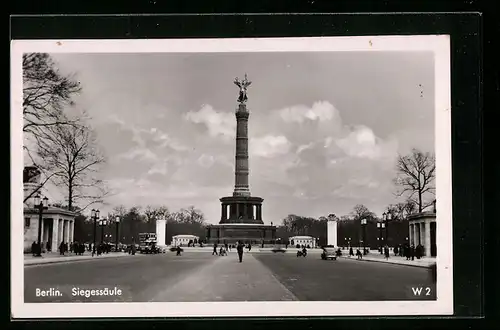 AK Berlin-Tiergarten, Passanten auf dem Weg zur Siegessäule