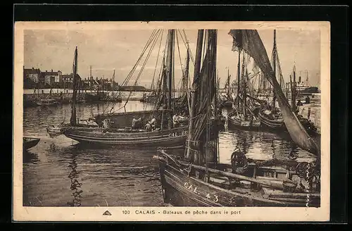 AK Calais, Bateaux de pêche dans le port, Hafen
