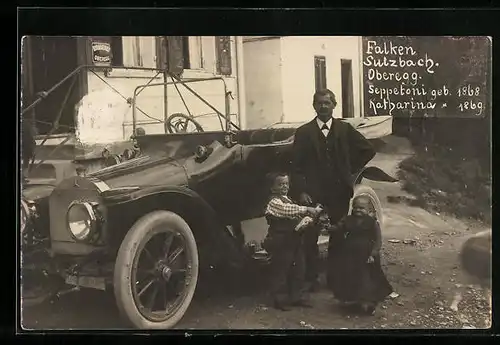 AK Sulzbach-Oberegg, Falken, Liliputaner Seppetoni und Katharina vor einem Auto