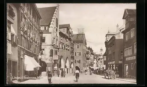 AK Lindau /Bodensee, Maximilianstrasse mit Passanten