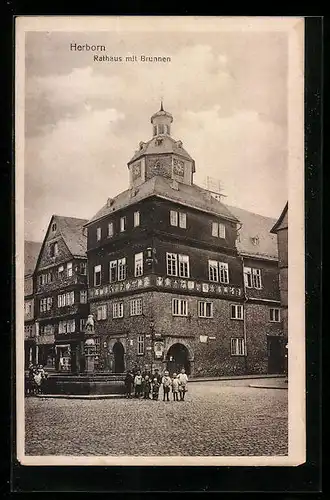 AK Herborn, Rathaus mit Brunnen