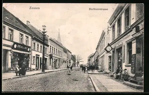 AK Zossen, Berlinerstrasse mit Drogerie und Uhrmacher Eduard Gärtner