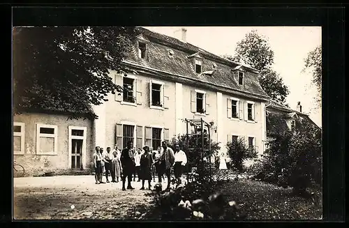 Foto-AK Tännich, Gutsschloss mit Jugendgruppe