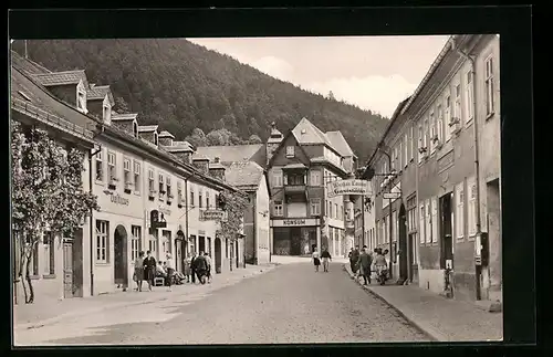 AK Leutenberg / Thür., Leninstrasse mit Geschäften