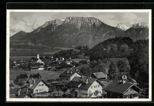 AK Oberaudorf /Inntal, Ortsansicht mit Gebirgskulisse