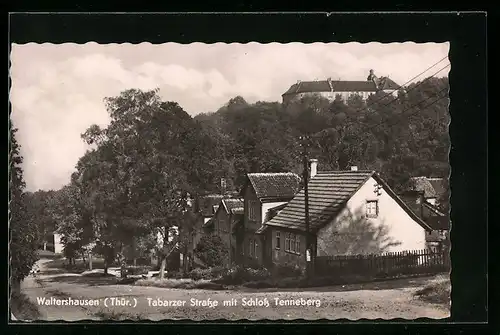 AK Waltershausen (Thür.), Tabarzer Strasse mit Schloss Tenneberg