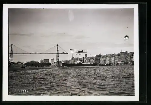 Fotografie M. Rol, Paris, Ansicht Marseille, Pilot Helmut Hirth über Marseille auf seinem Flug nach Monaco