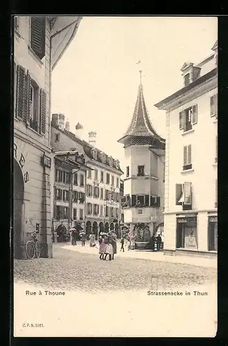 AK Thun, Strassenecke mit Passanten