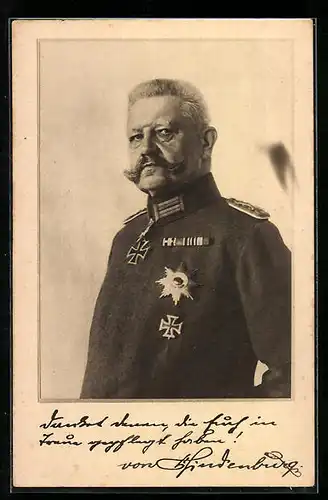 AK Paul von Hindenburg mit Eisernem Kreuz und ernstem Blick