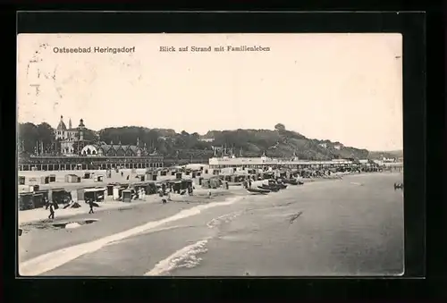 AK Ostseebad Heringsdorf, Blick auf Strand mit Familienleben