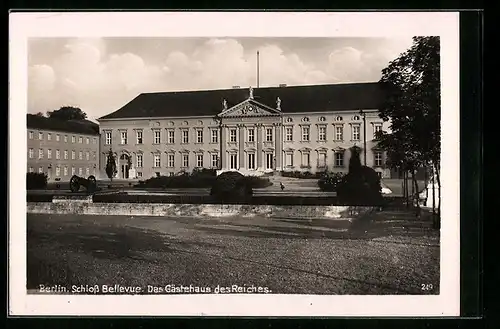 AK Berlin-Tiergarten, Schloss Bellevue mit Garten