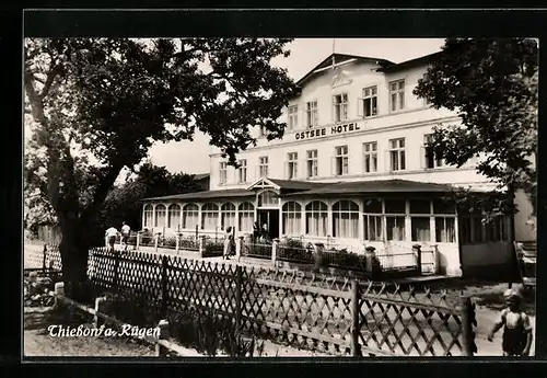 AK Thiessow a. Rügen, vor dem Ostsee Hotel