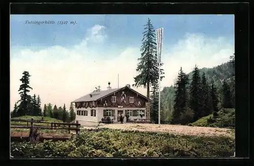 AK Tutzingerhütte, Berghütte im Sonnenschein