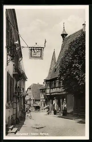 AK Michelstadt /Odenw., Strassenpartie mit Rathaus