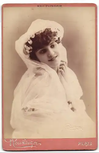 Fotografie Reutlinger, Paris, junge Darstellerin Dolorès Mac Lean, Belle Époque