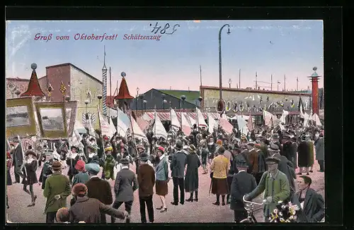 AK Oktoberfest, der Schützenzug zieht an den Besuchern vorbei