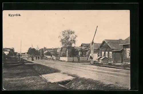 AK Kyyrölä, Strassenpartie mit Brunnen