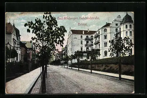 AK Bad Wildungen, Hufelandstrasse mit Bäumen