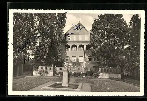 AK Hildesheim, Assmann am Weinberg, Weinhandel und Weinstuben mit Terrassenkaffee, Gartenseite mit Monument